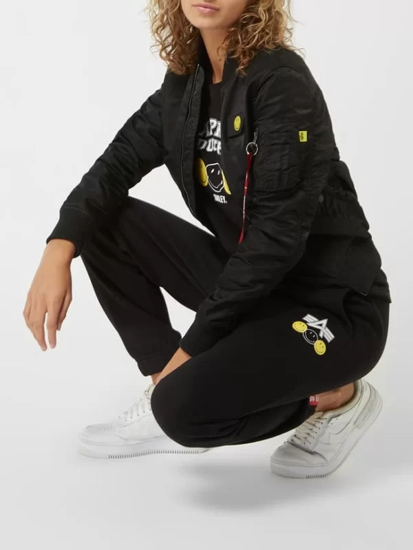 Alpha Industries Bomber Mit Ärmeltasche – Alpha Industries-Smiley® X P&C – Exklusiv Bei Uns – Schwarz 1