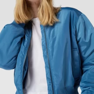 Ana Johnson X P&C Cropped Bomberjacke Mit Eingrifftaschen – Ana Johnson X P&C – Blau 11