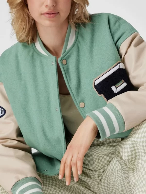 REVIEW Collegejacke Mit Label-Patch – Hellgrün 4